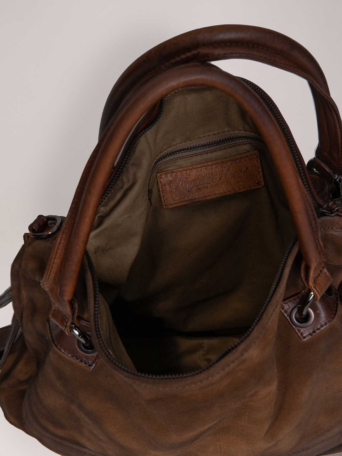 Detailansicht von Handtasche aus Leder von REPTILE’S HOUSE