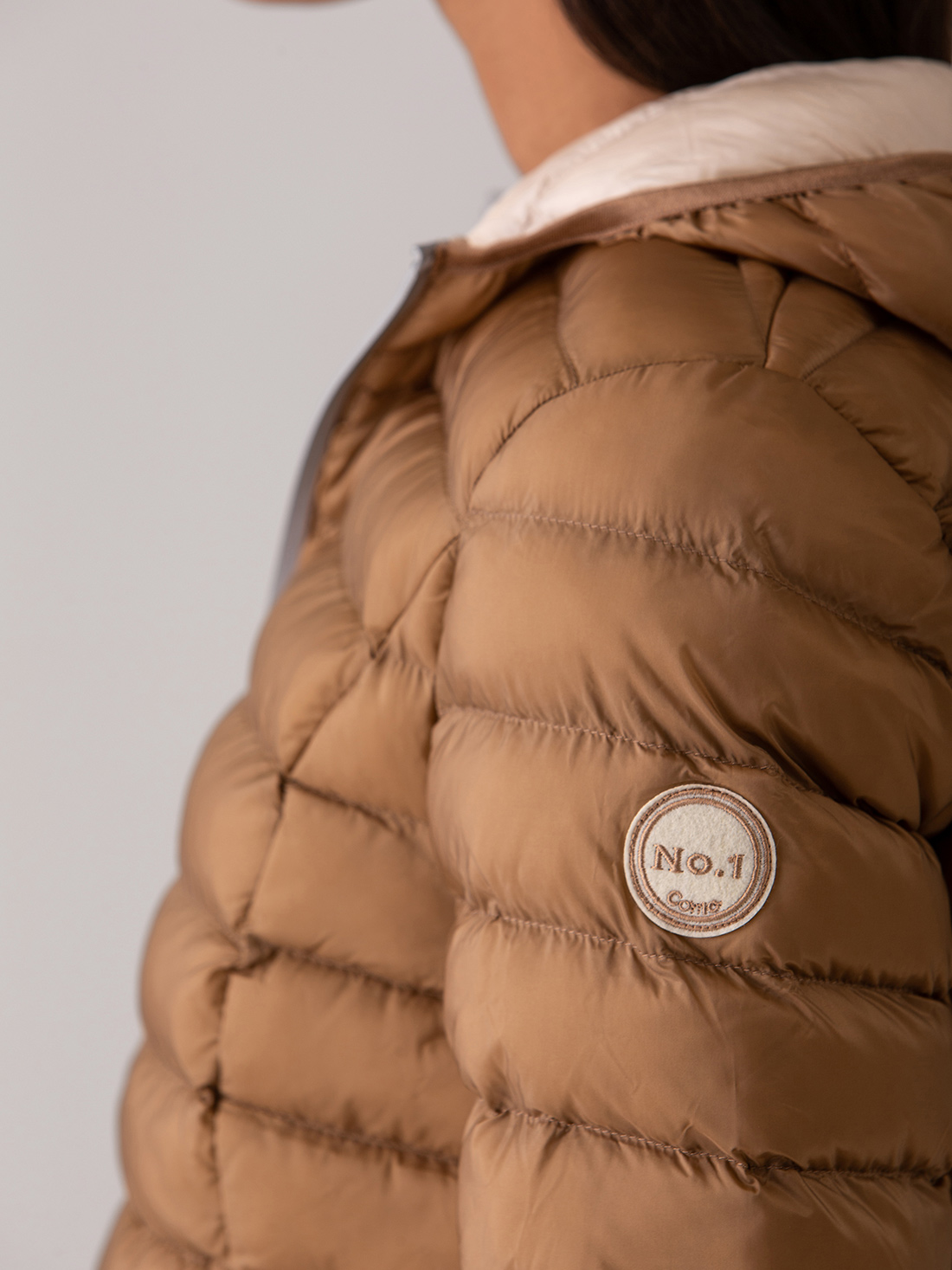 Detailansicht von Steppjacke von NO. 1 COMO
