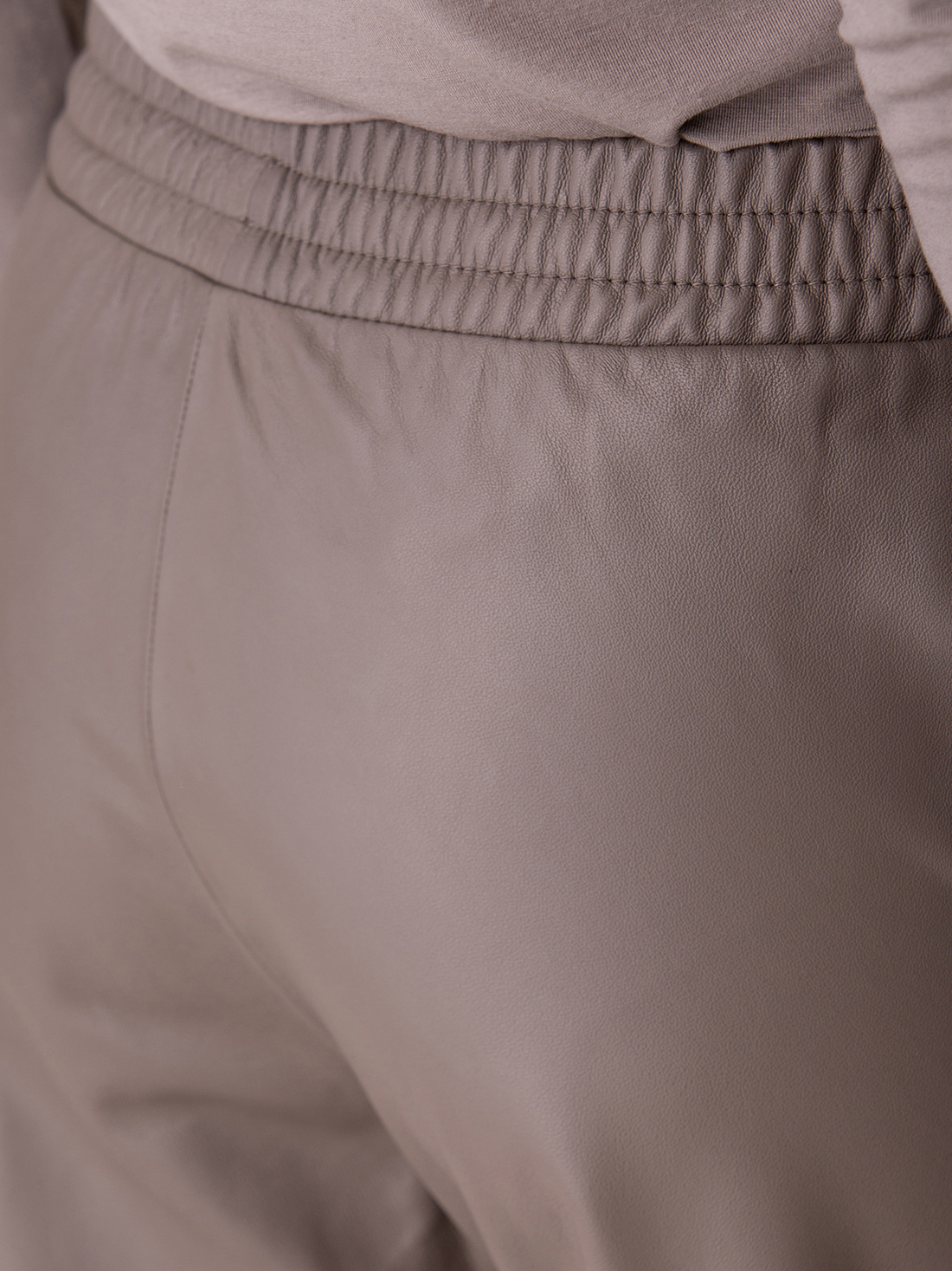 Detailansicht von Weite Nappalederhose von OAKWOOD