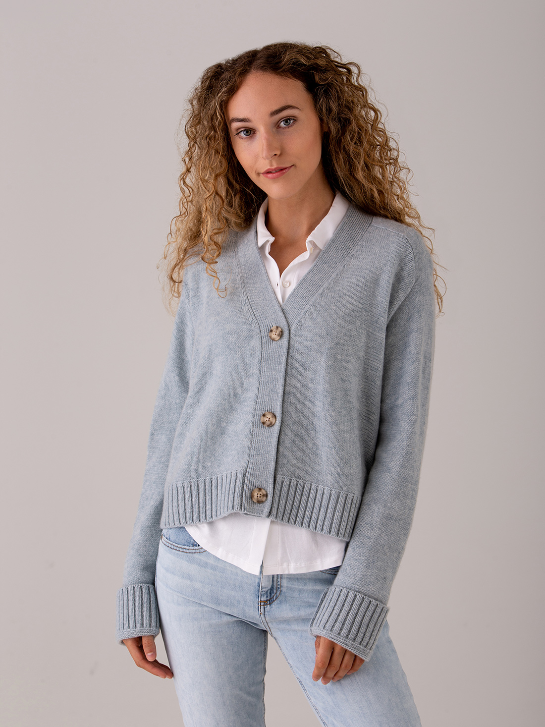 Detailansicht von Strickjacke aus Wolle von DANIELS