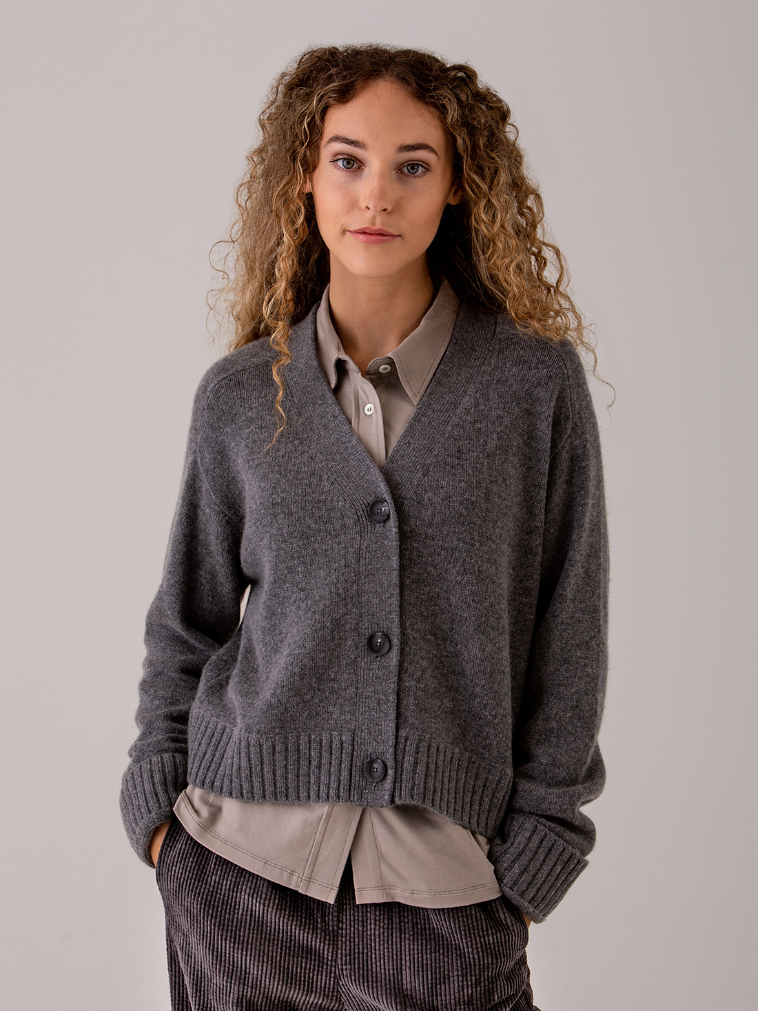 Detailansicht von Strickjacke aus Wolle von DANIELS