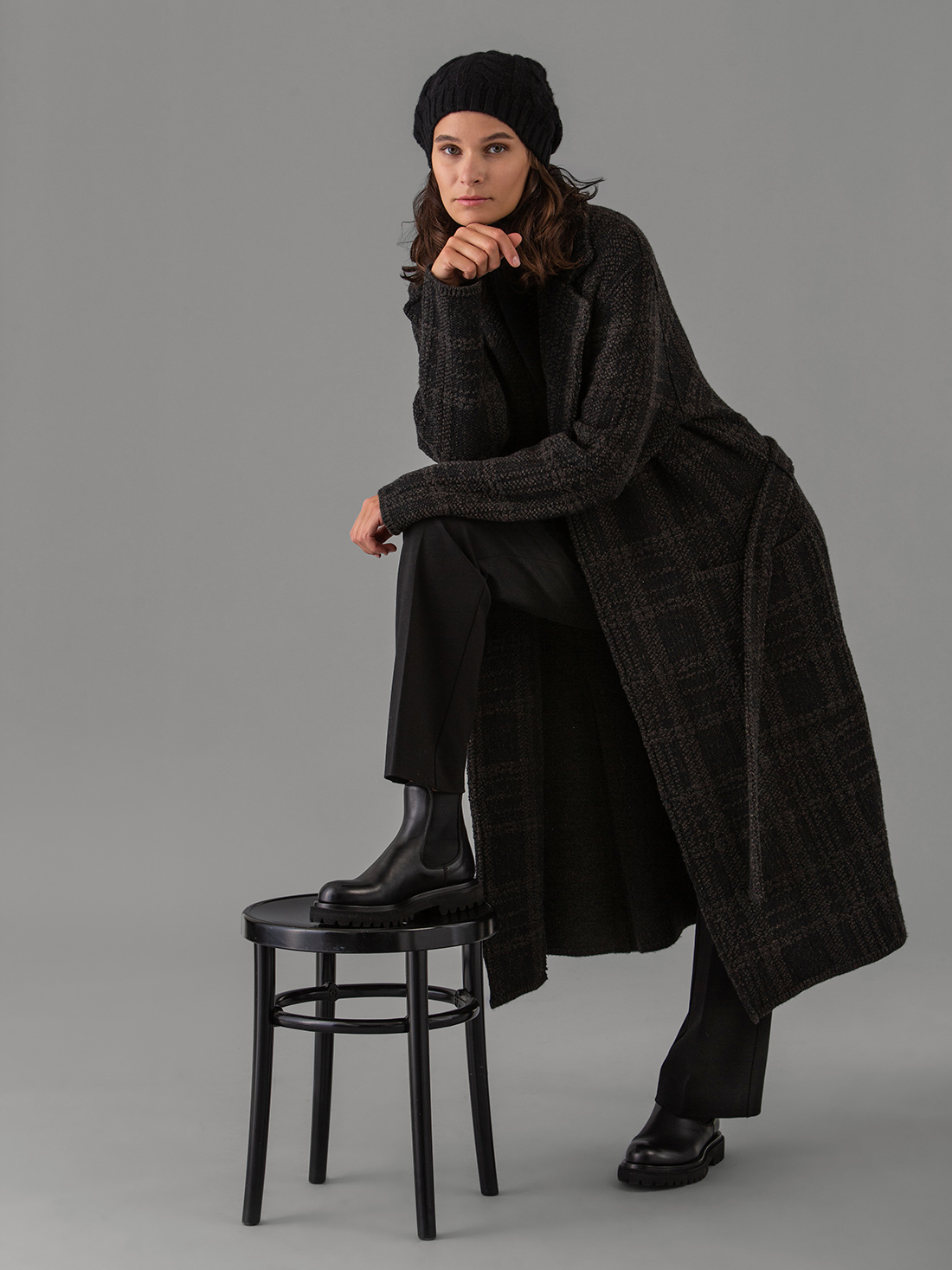 Detailansicht von Strickmantel von SIYU