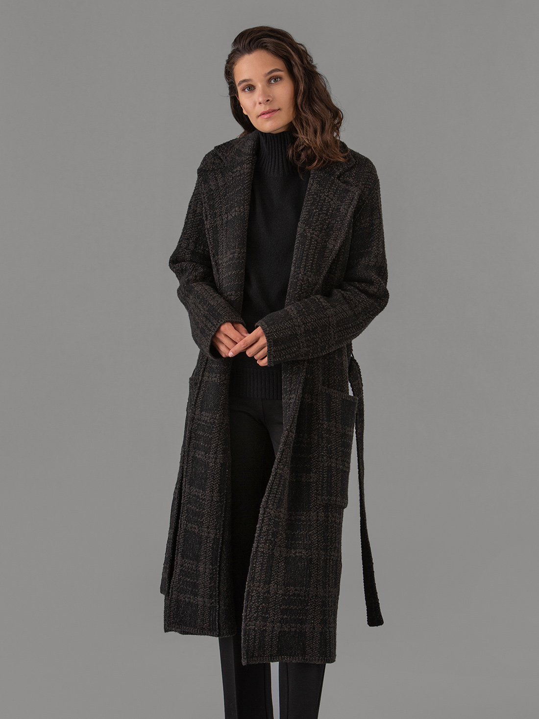 Detailansicht von Strickmantel von SIYU