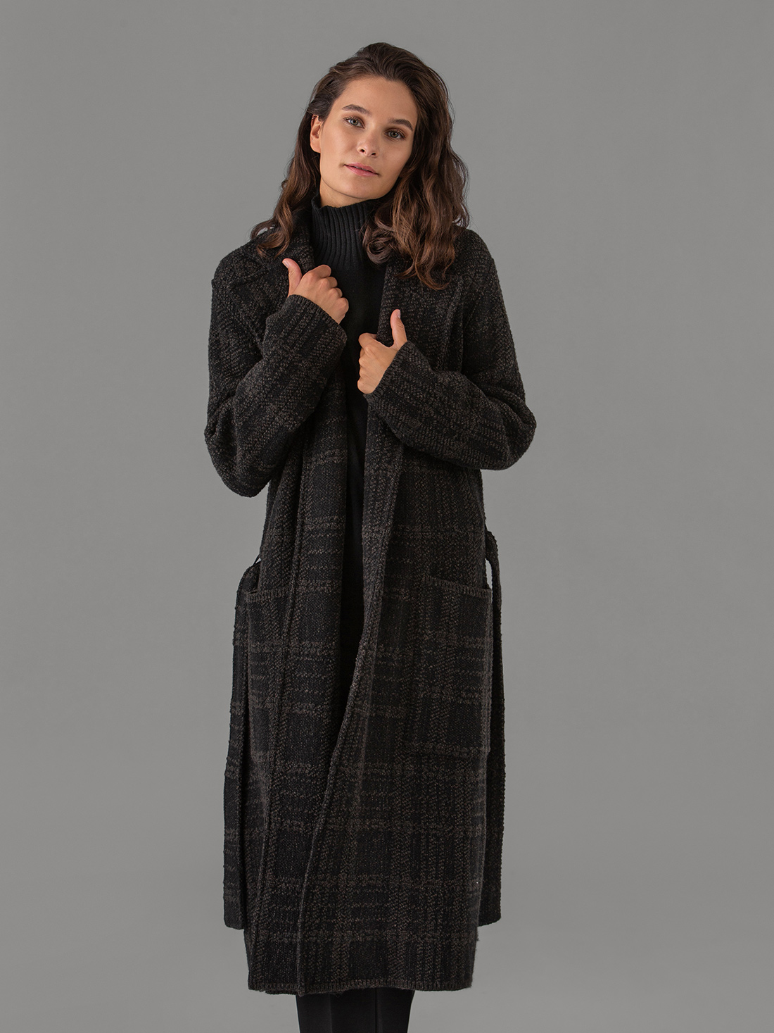 Detailansicht von Strickmantel von SIYU