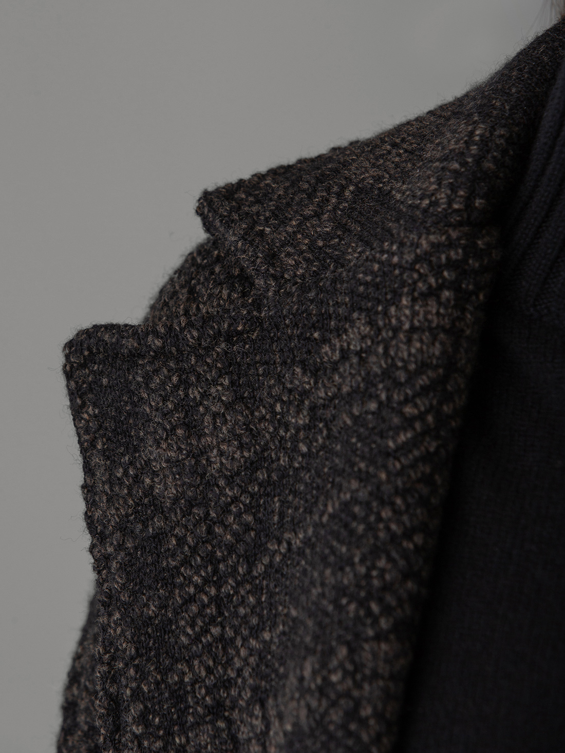 Detailansicht von Strickmantel von SIYU