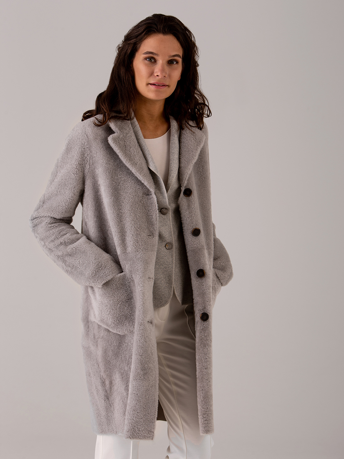 Detailansicht von Wendbarer Lammledermantel von BENEDETTA NOVI