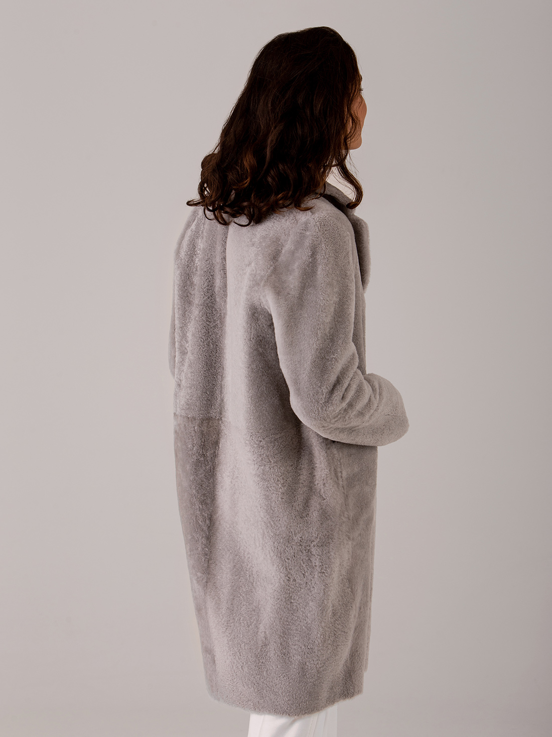 Detailansicht von Wendbarer Lammledermantel von BENEDETTA NOVI