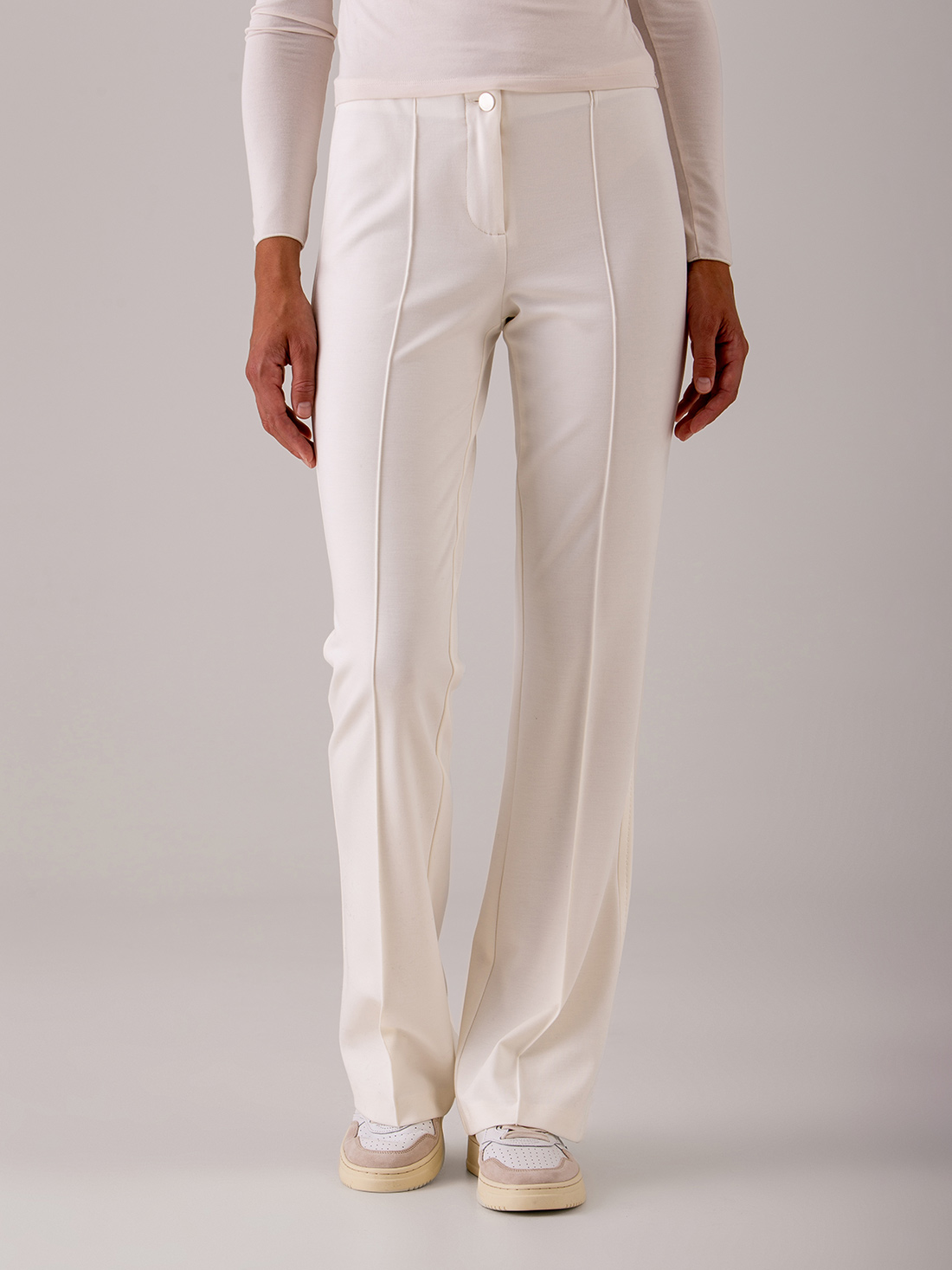 Detailansicht von Flared Hose von CAMBIO