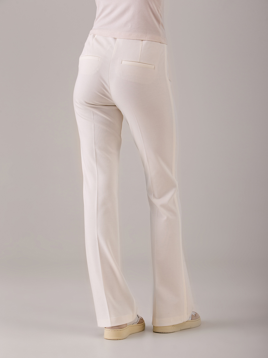 Detailansicht von Flared Hose von CAMBIO