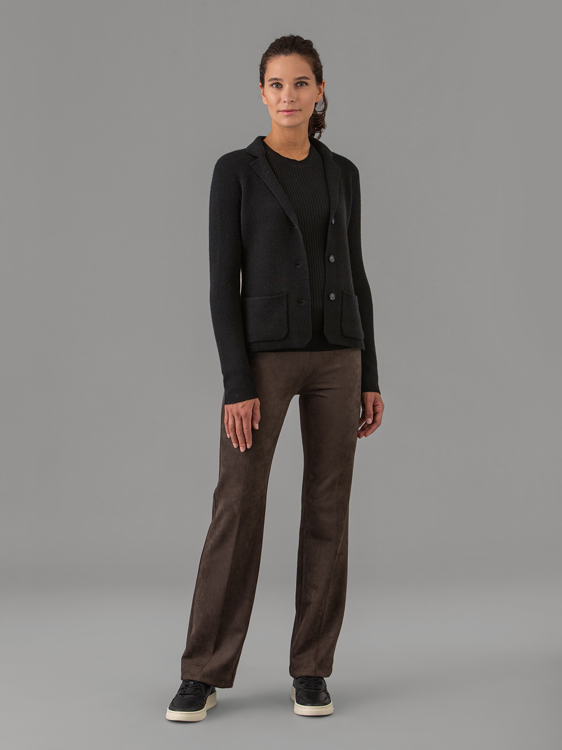 Detailansicht von Flared Hose in Wildlederoptik von DRYKORN