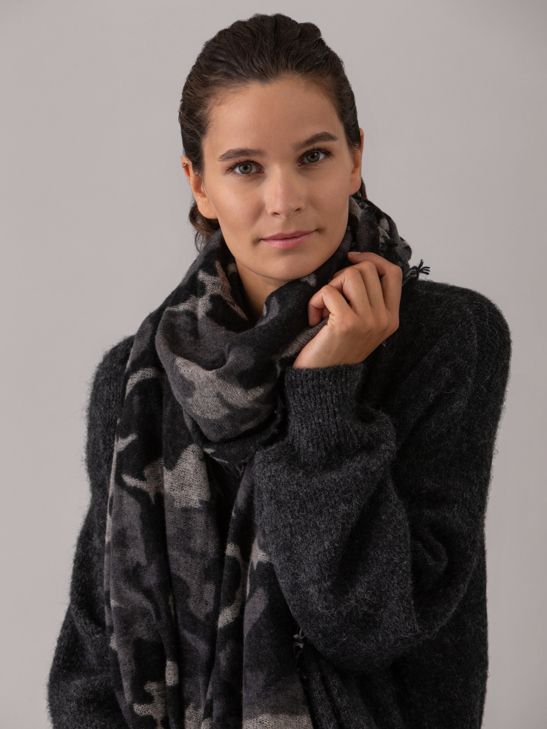 Detailansicht von Schal aus Cashmere von PUR SCHOEN