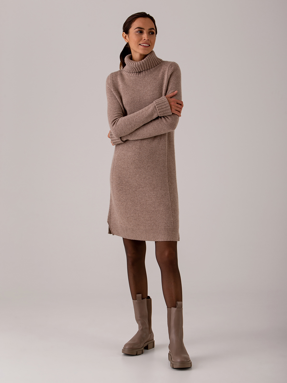 Detailansicht von Midi-Strickkleid aus Wolle von DANIELS