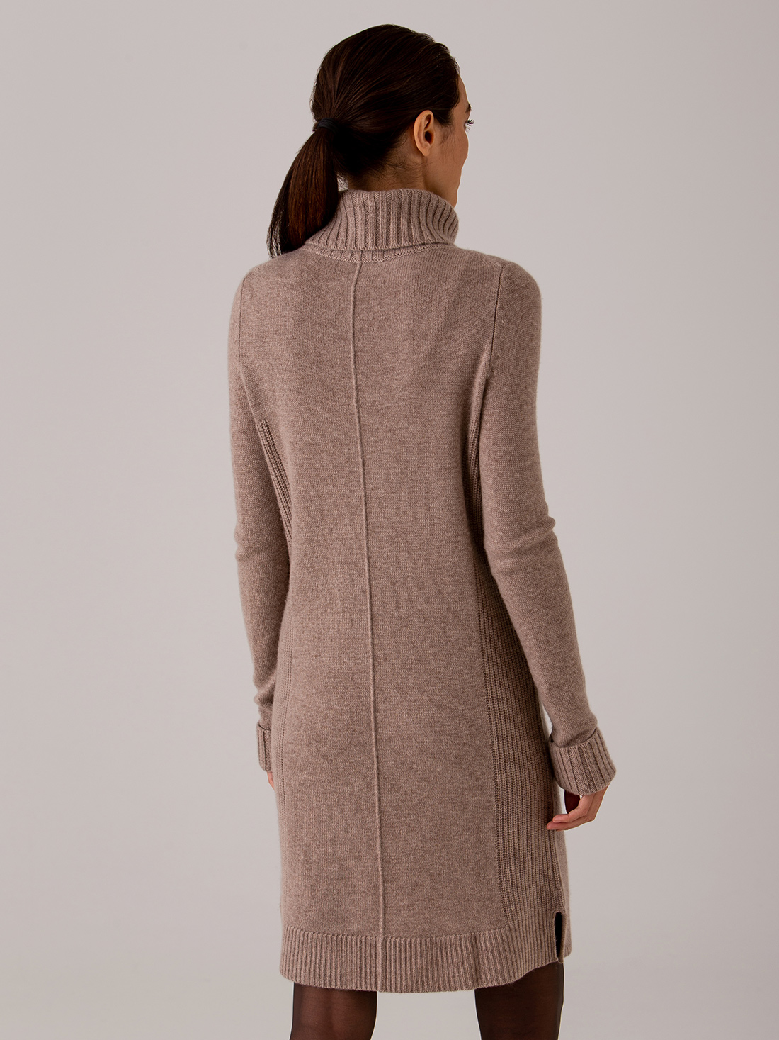 Detailansicht von Midi-Strickkleid aus Wolle von DANIELS