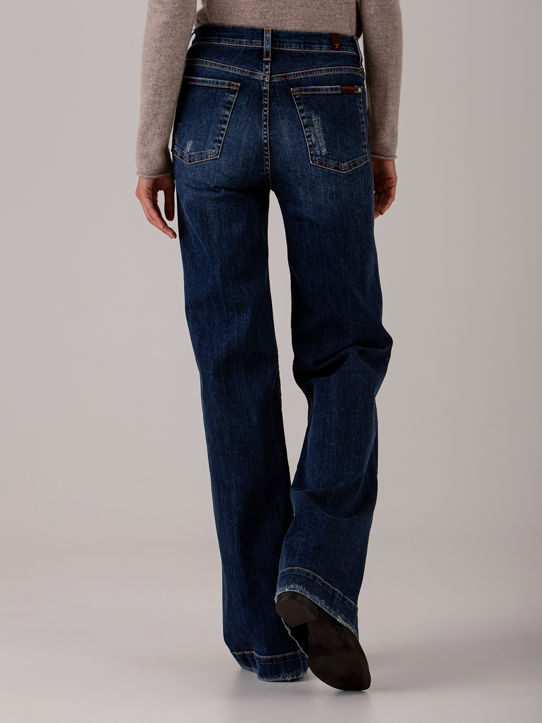 Detailansicht von Flared Jeans von 7 FOR ALL MANKIND