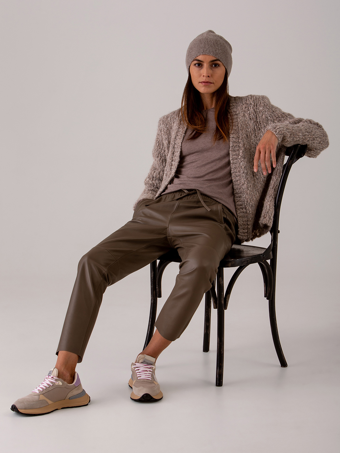 Detailansicht von Cardigan aus Alpakawolle von SIBIN LINNEBJERG