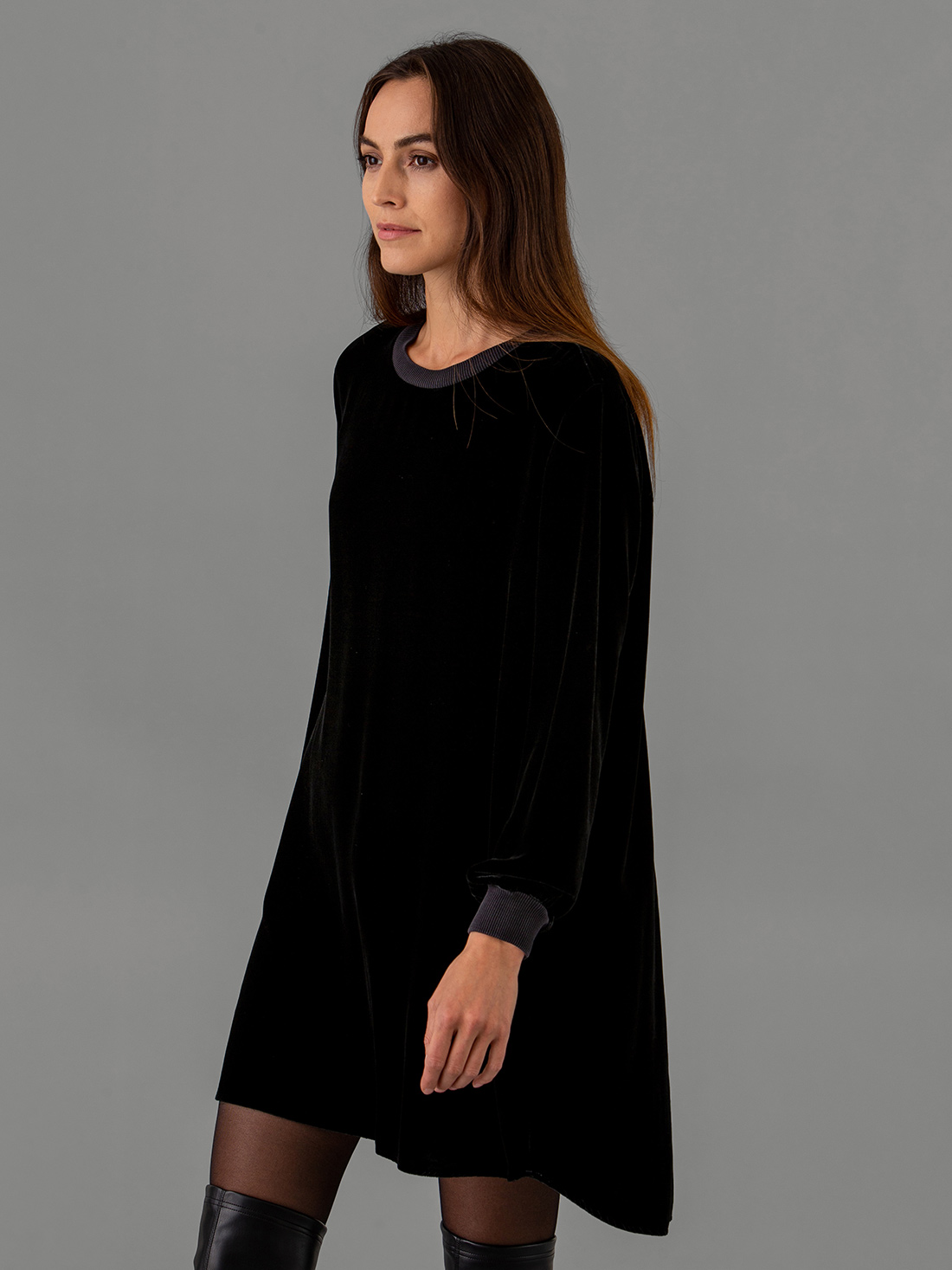 Detailansicht von Kurzes Kleid aus Samt von HER SHIRT