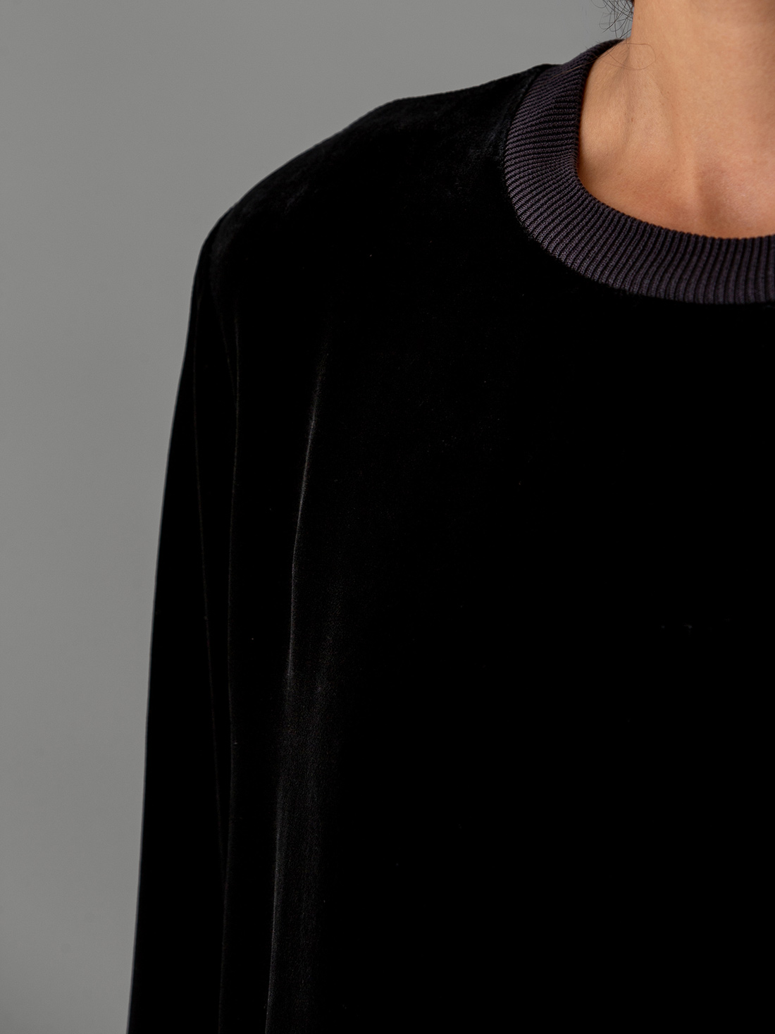 Detailansicht von Kurzes Kleid aus Samt von HER SHIRT