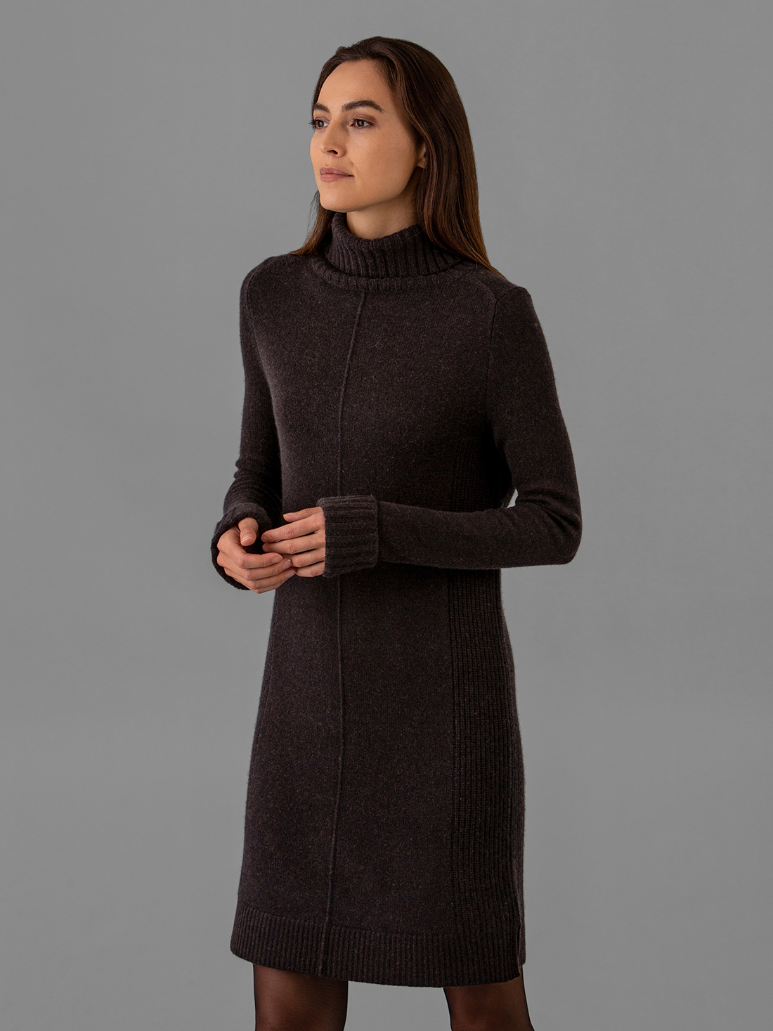 Detailansicht von Midi-Strickkleid aus Wolle von DANIELS