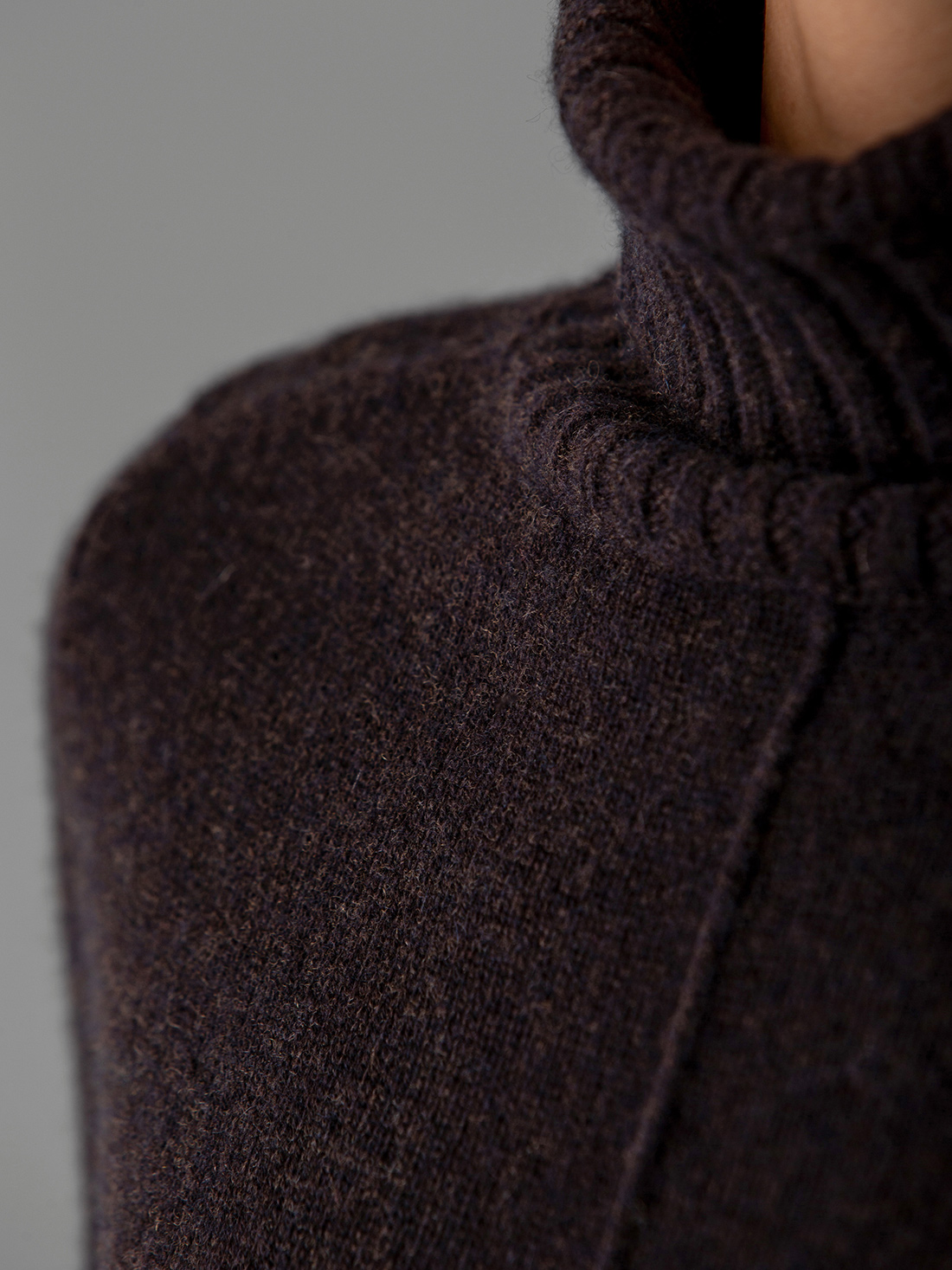 Detailansicht von Midi-Strickkleid aus Wolle von DANIELS