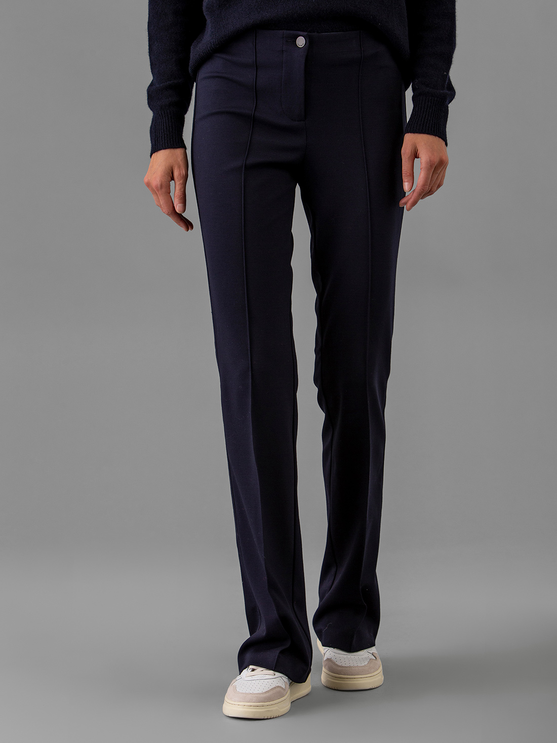 Detailansicht von Weite Hose mit Bundfalte von CAMBIO