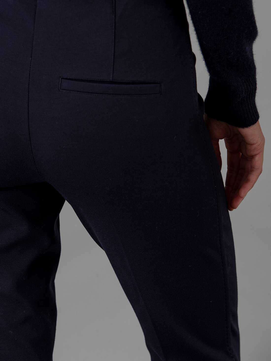 Detailansicht von Weite Hose mit Bundfalte von CAMBIO