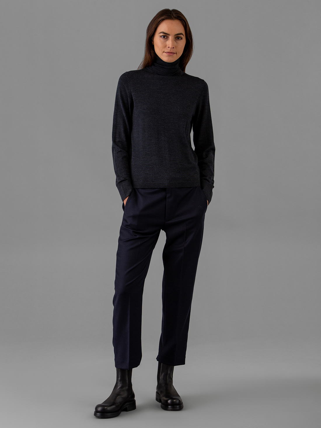 Detailansicht von Rollkragenpullover aus Merinowolle von ALLUDE