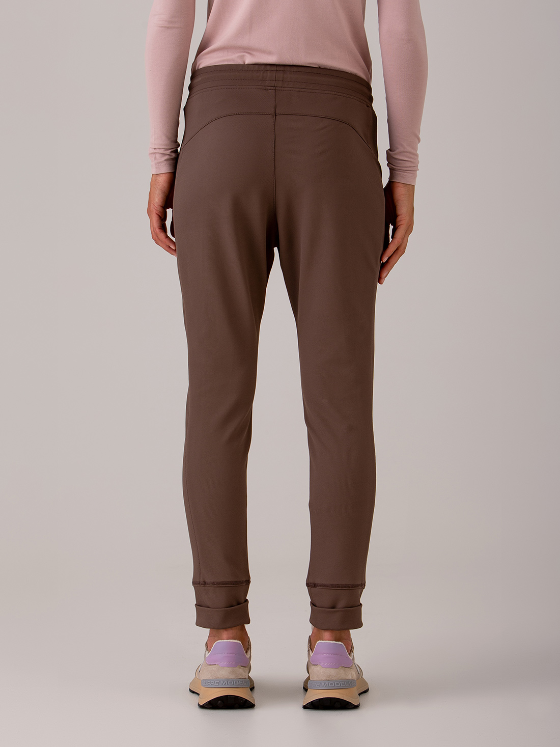 Detailansicht von Hose im Jogging-Stil von MAC