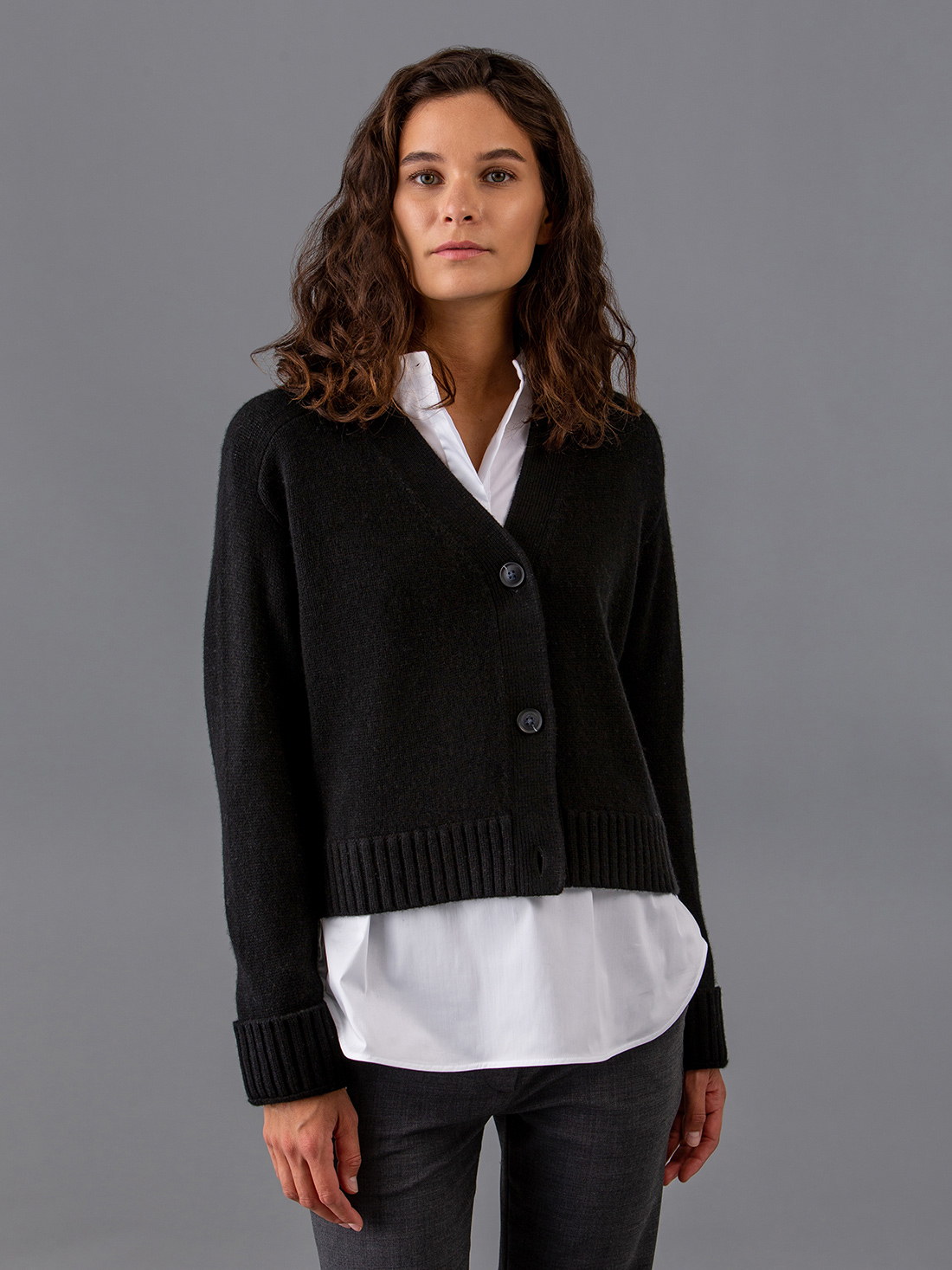 Detailansicht von Strickjacke aus Wolle von DANIELS