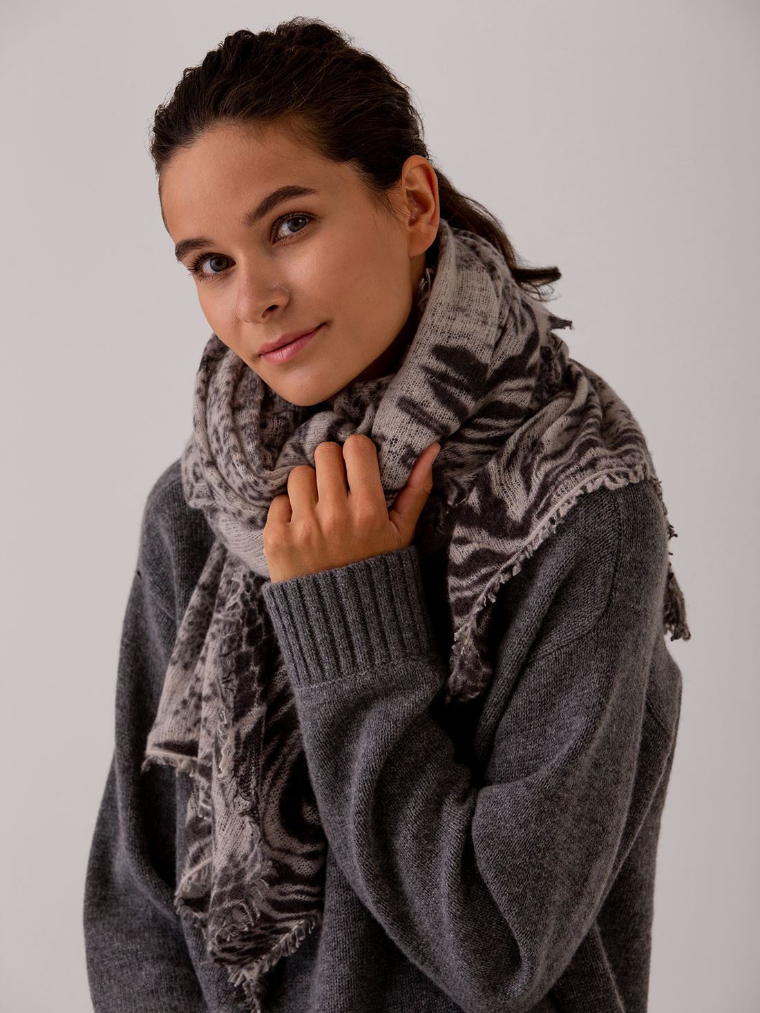 Detailansicht von Schal aus Cashmere von PUR SCHOEN