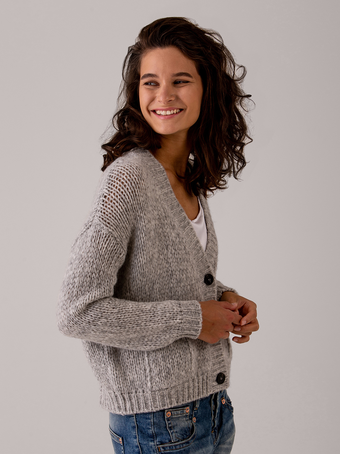 Detailansicht von Strickjacke aus Alpakawolle von ROBERTO COLLINA