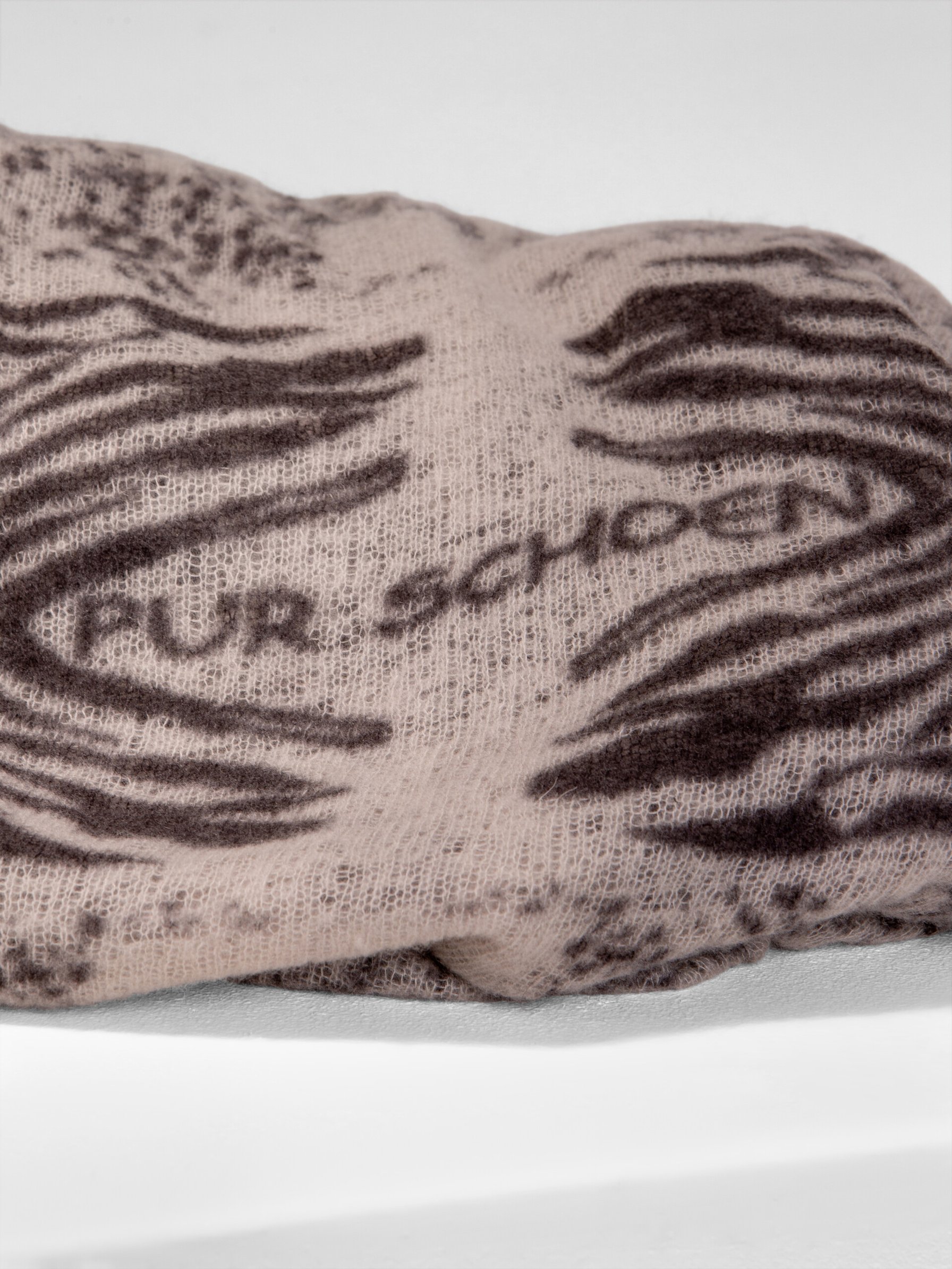 Detailansicht von Schal aus Cashmere von PUR SCHOEN