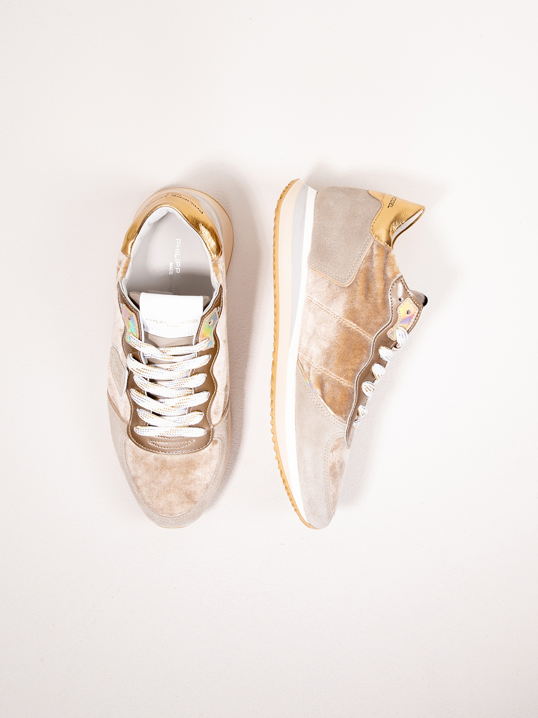 Detailansicht von Sneaker aus Veloursleder von PHILIPPE MODEL