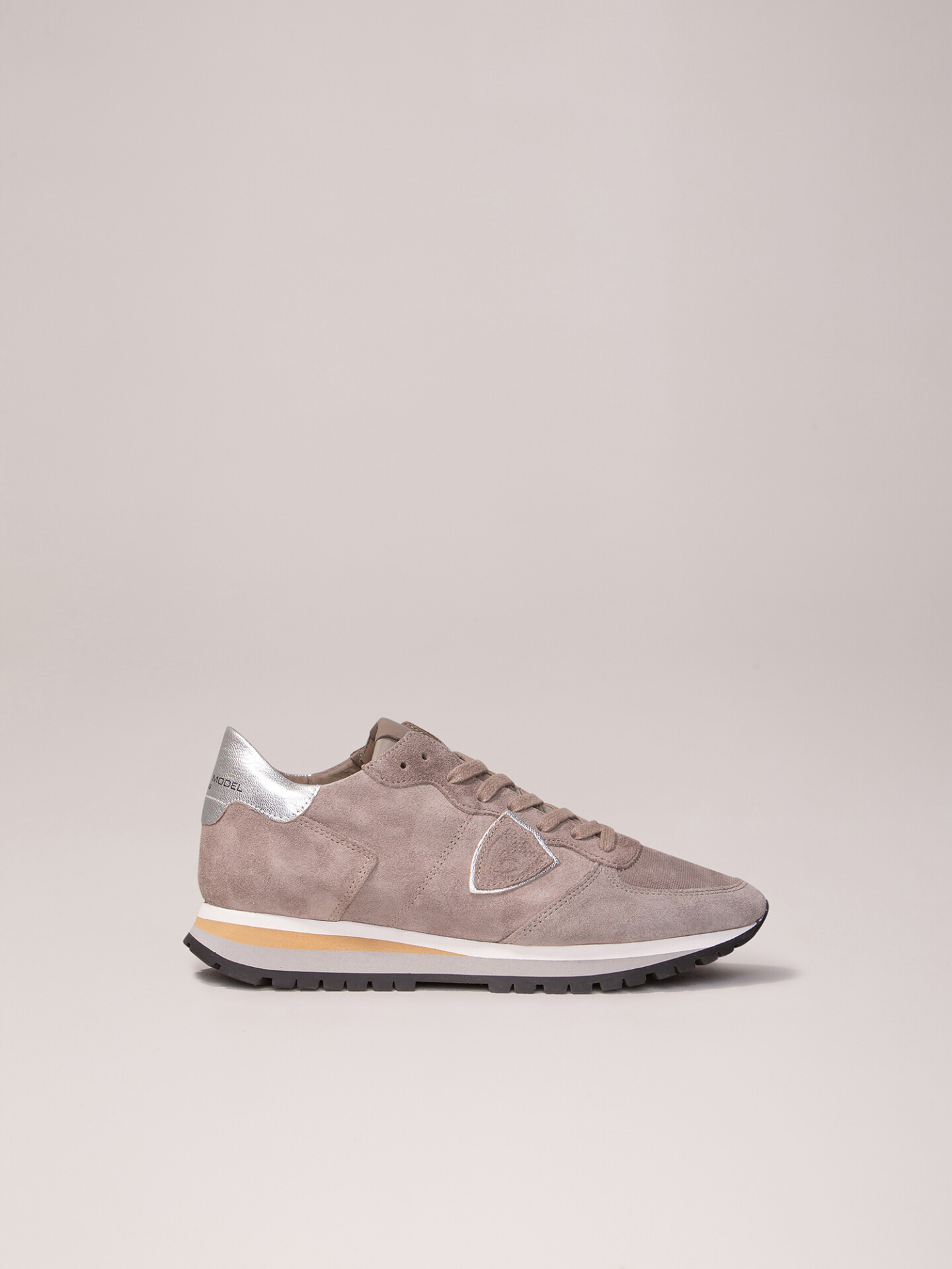 Detailansicht von Sneaker aus Veloursleder von PHILIPPE MODEL