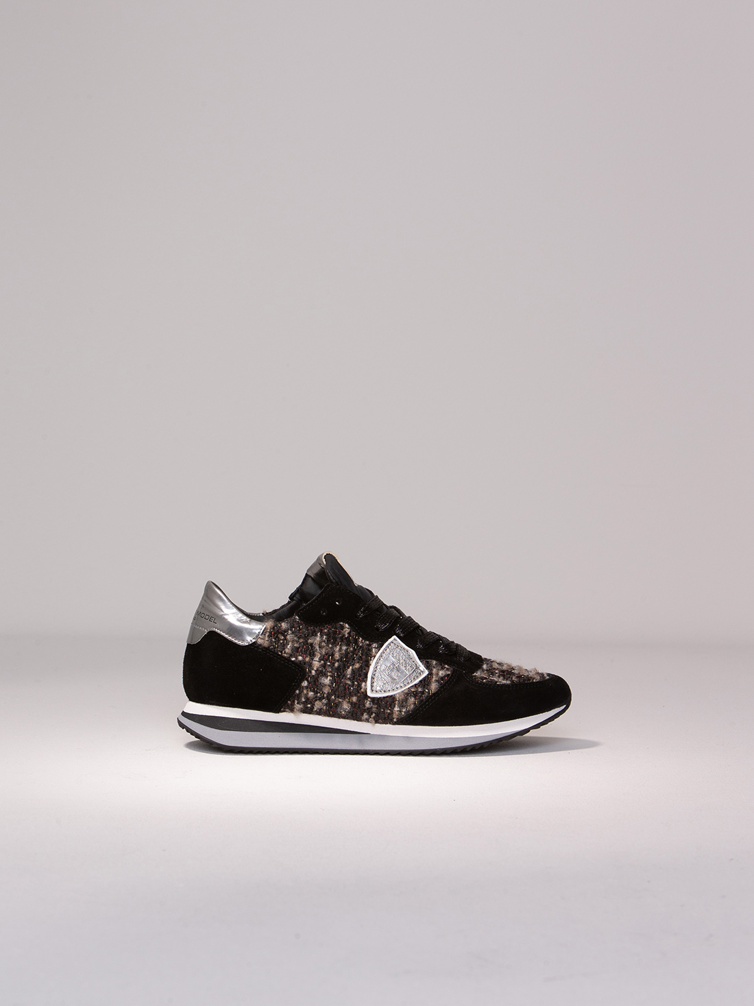 Detailansicht von Sneaker aus Veloursleder von PHILIPPE MODEL