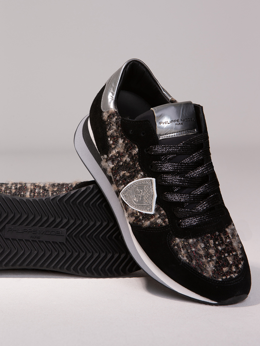 Detailansicht von Sneaker aus Veloursleder von PHILIPPE MODEL