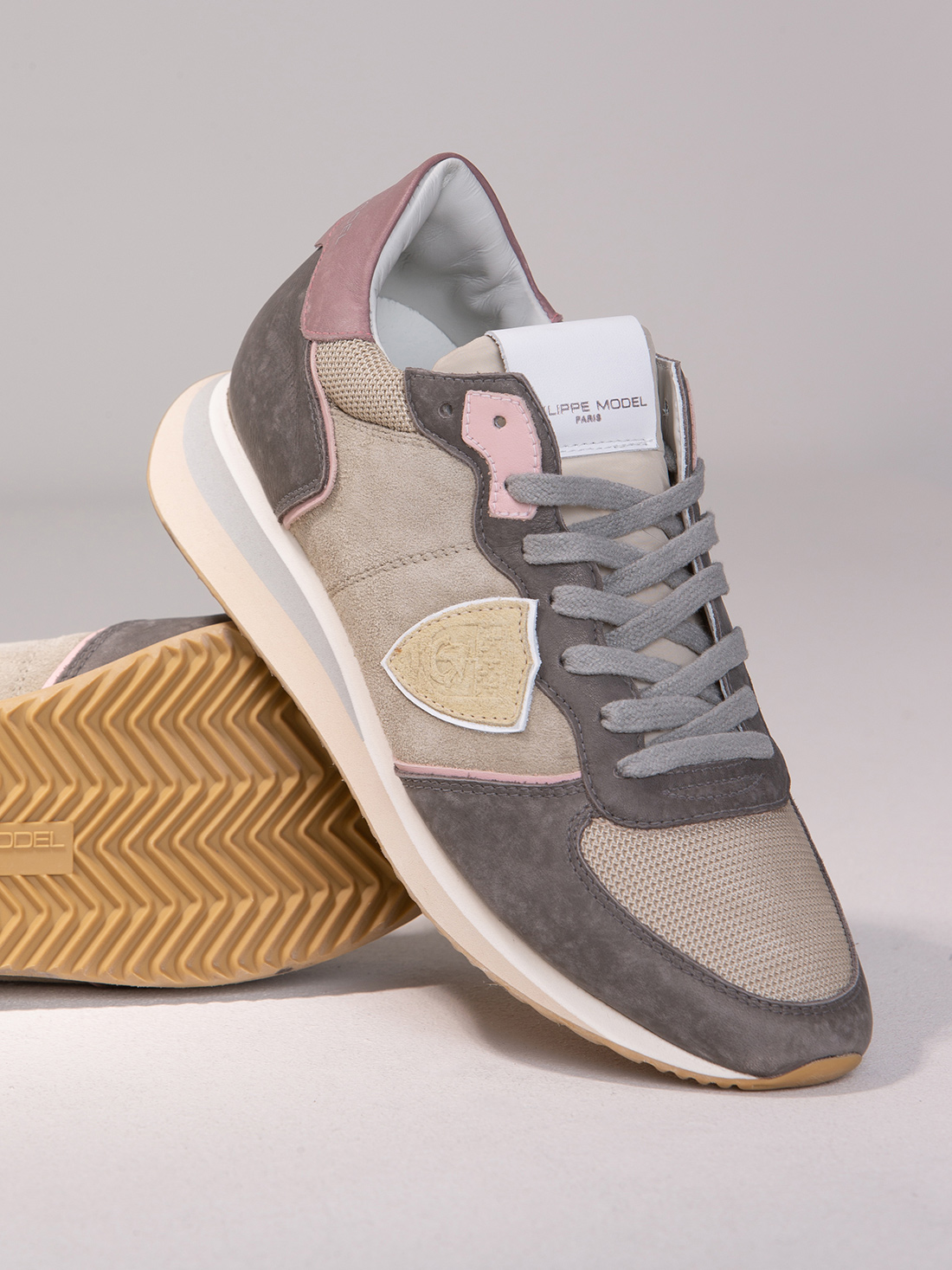 Detailansicht von Sneaker aus Veloursleder von PHILIPPE MODEL