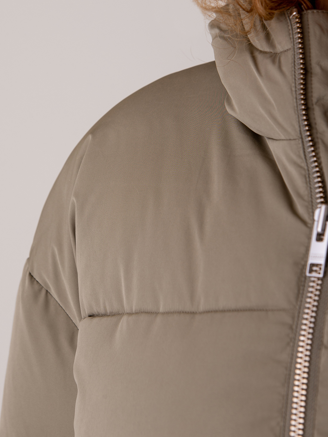 Detailansicht von Steppmantel von EMBASSY