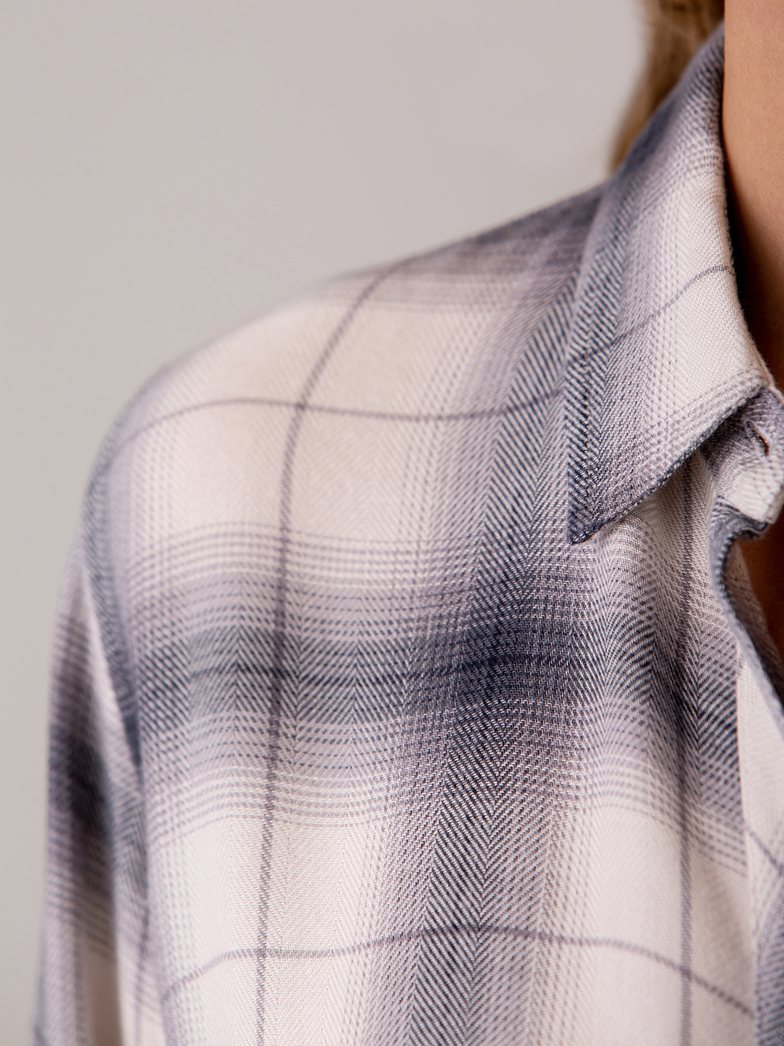 Detailansicht von Karobluse von RAILS