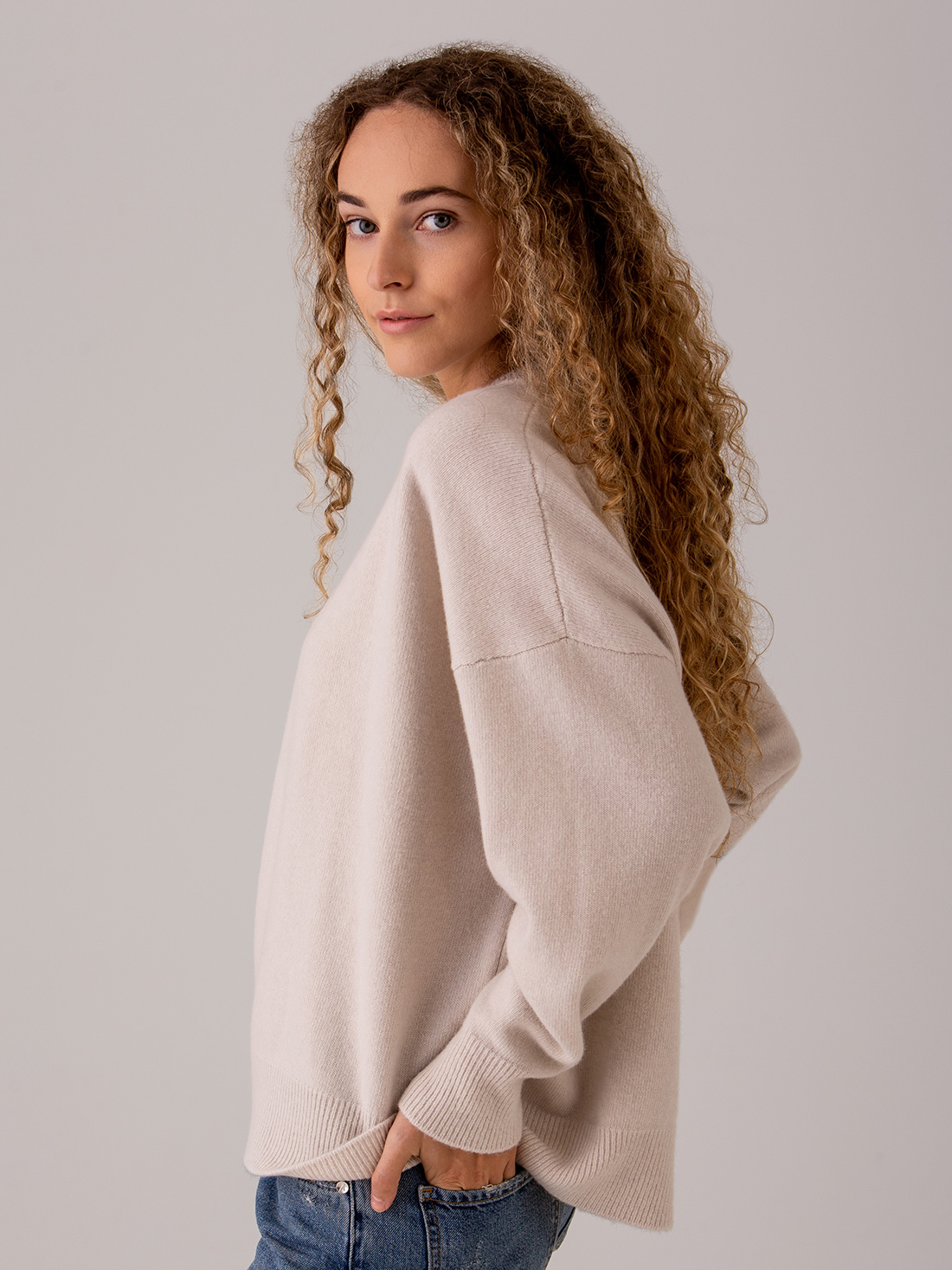 Detailansicht von Pullover aus Merinowolle von ROBERTO COLLINA