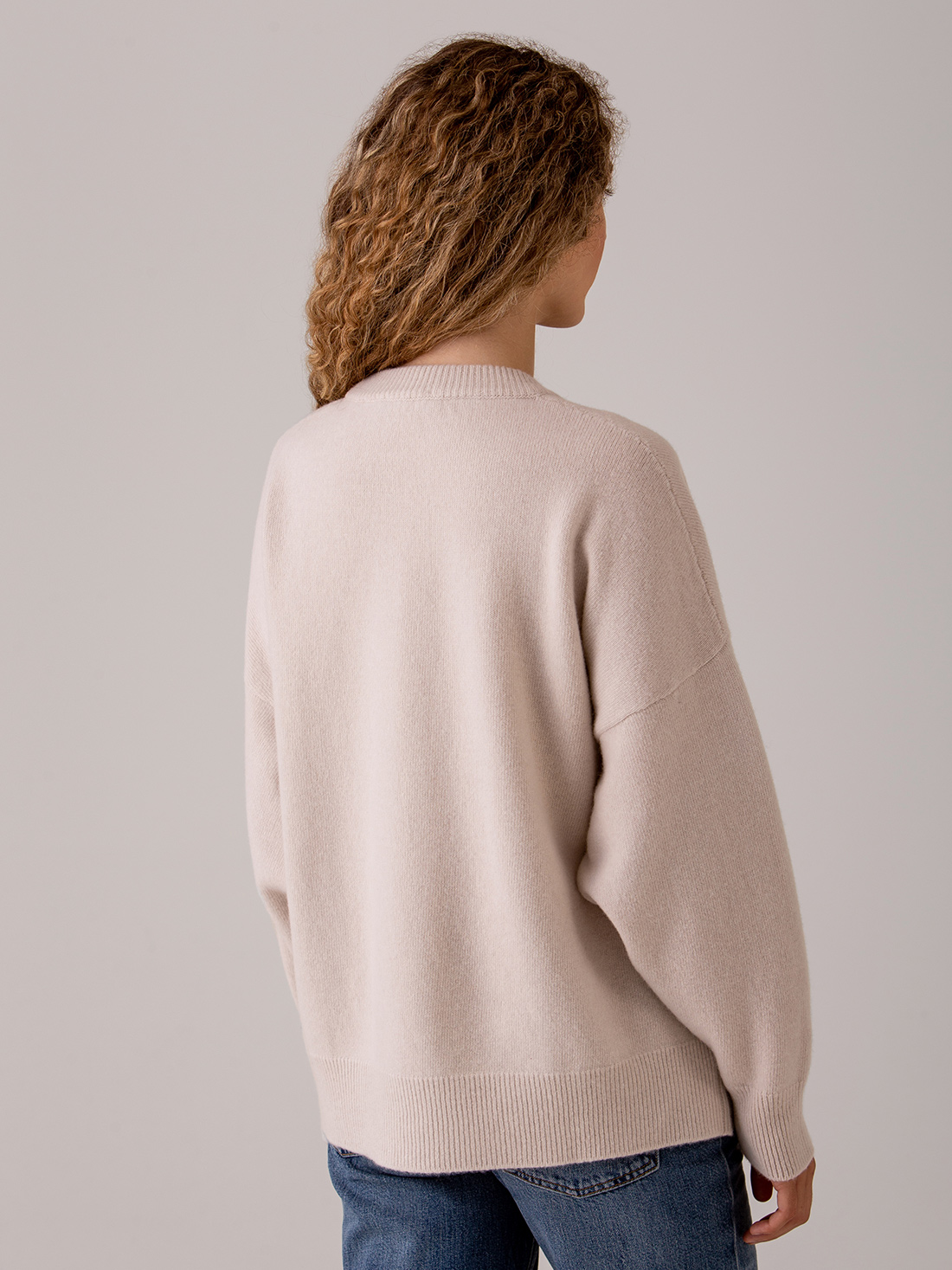 Detailansicht von Pullover aus Merinowolle von ROBERTO COLLINA