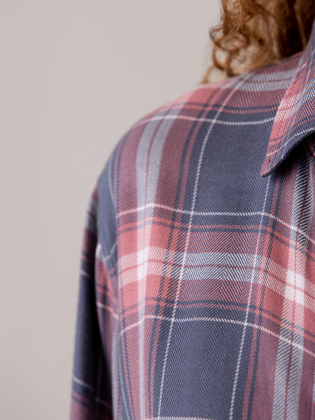 Detailansicht von Karobluse von RAILS