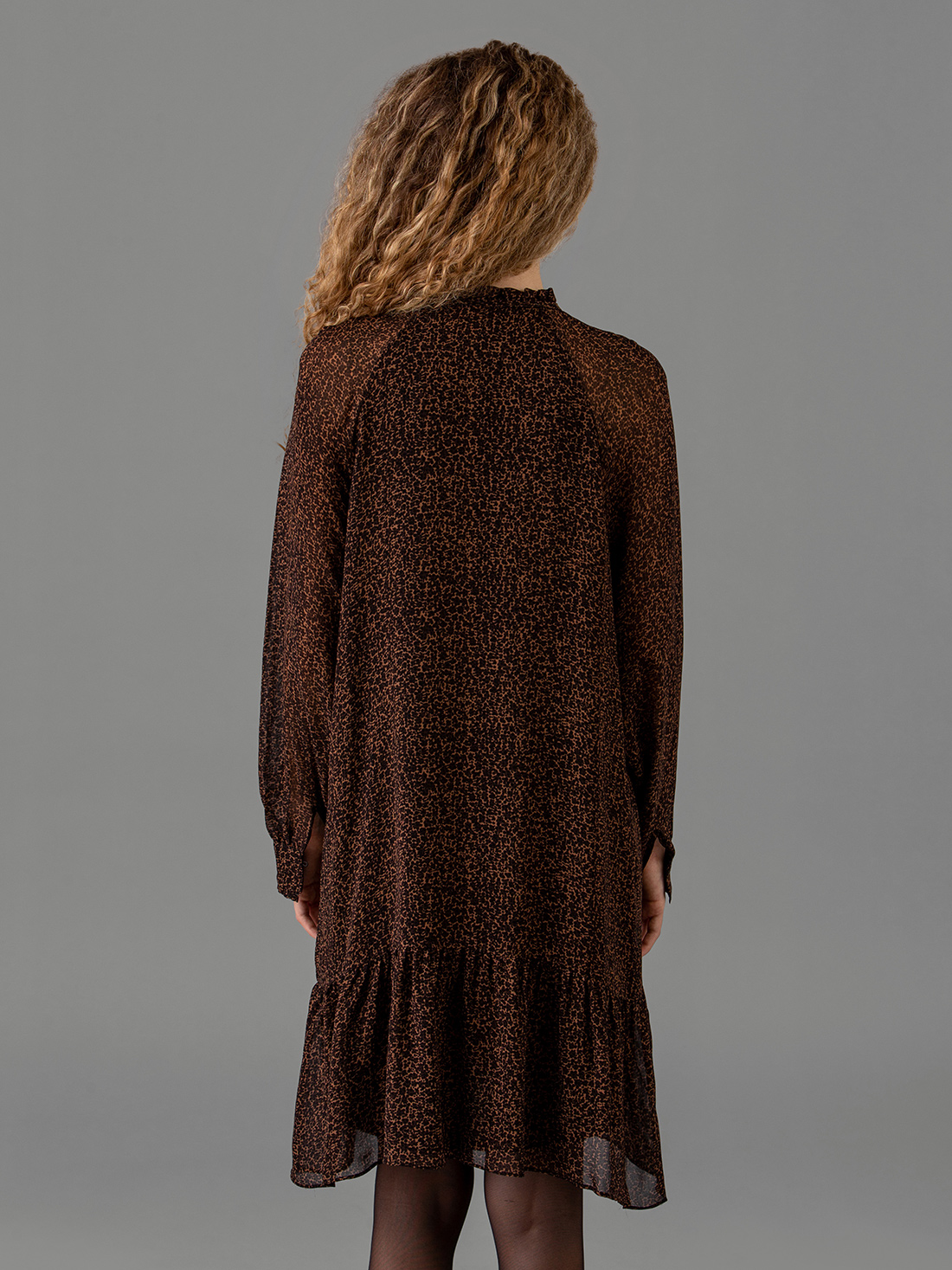 Detailansicht von Midi-Blusenkleid von IHEART