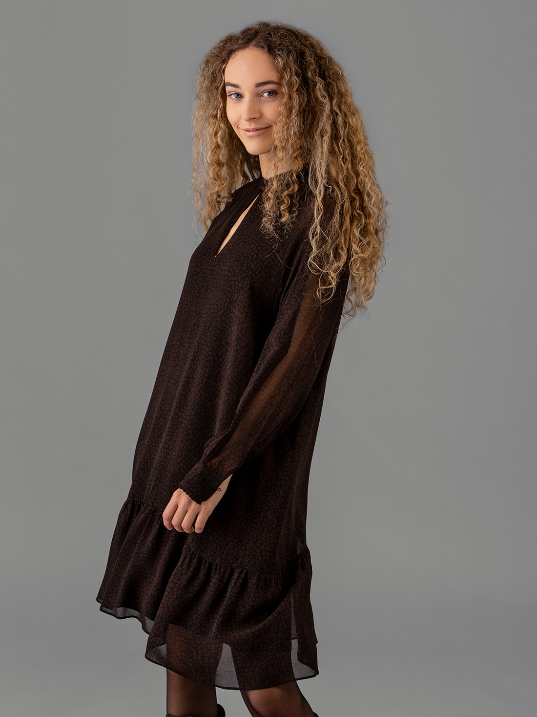 Detailansicht von Midi-Blusenkleid von IHEART