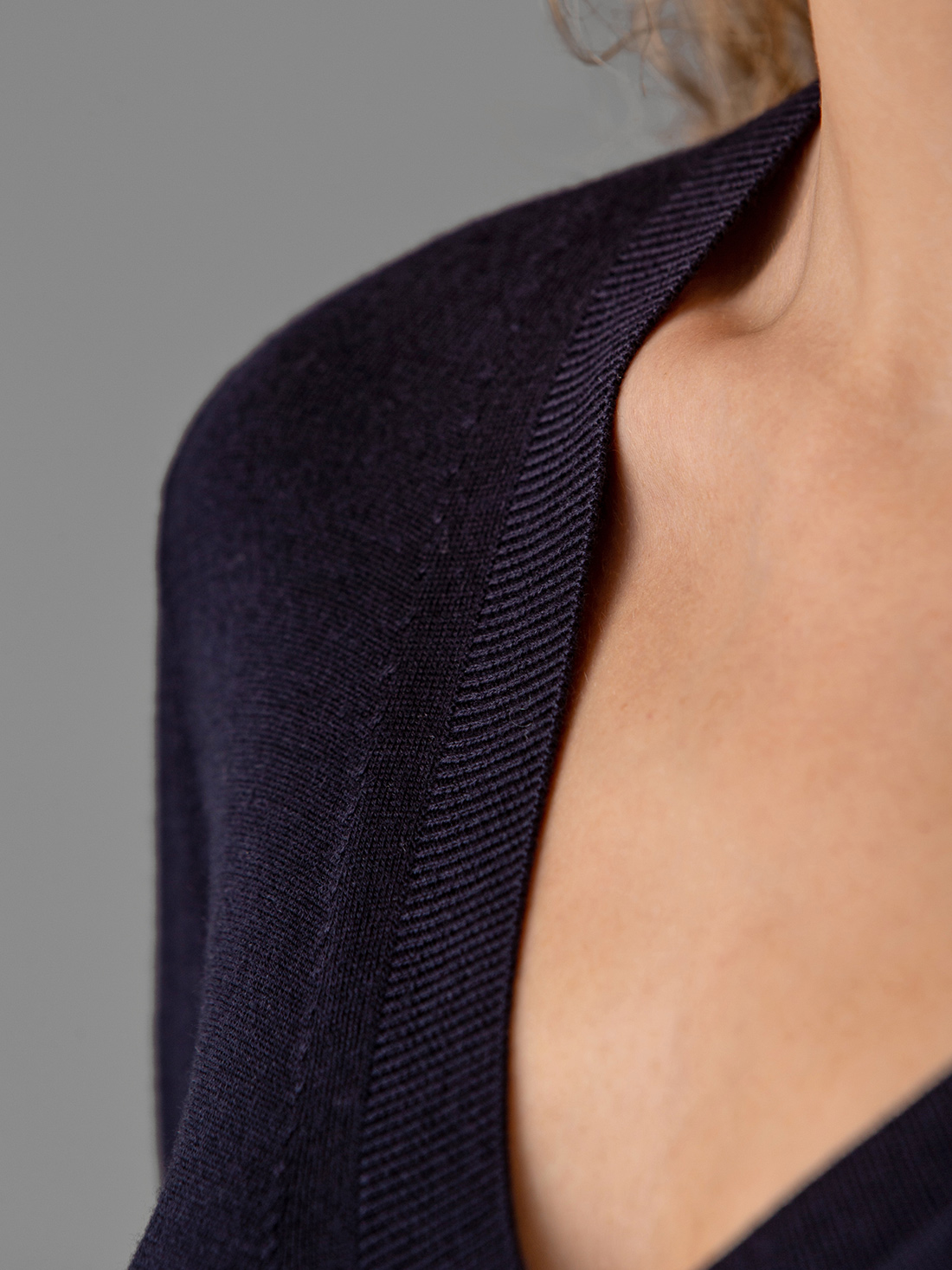 Detailansicht von Leichter Pullover aus Merinowolle von ALLUDE