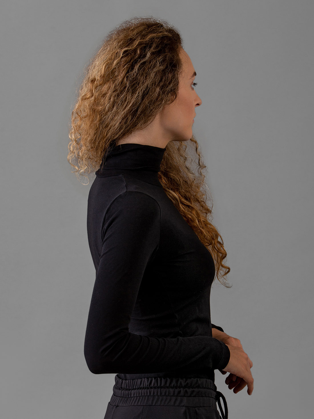 Detailansicht von Rollkragenshirt aus Baumwolle von LIS LAREIDA