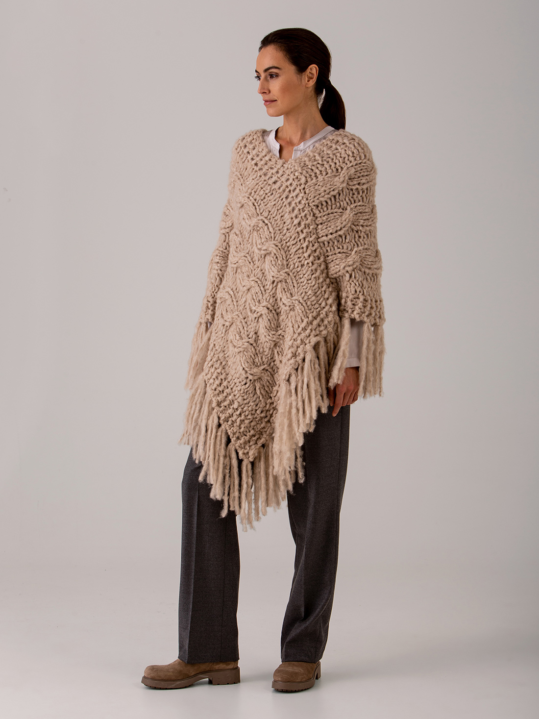 Detailansicht von Poncho aus Cashmere von ELLA SILLA