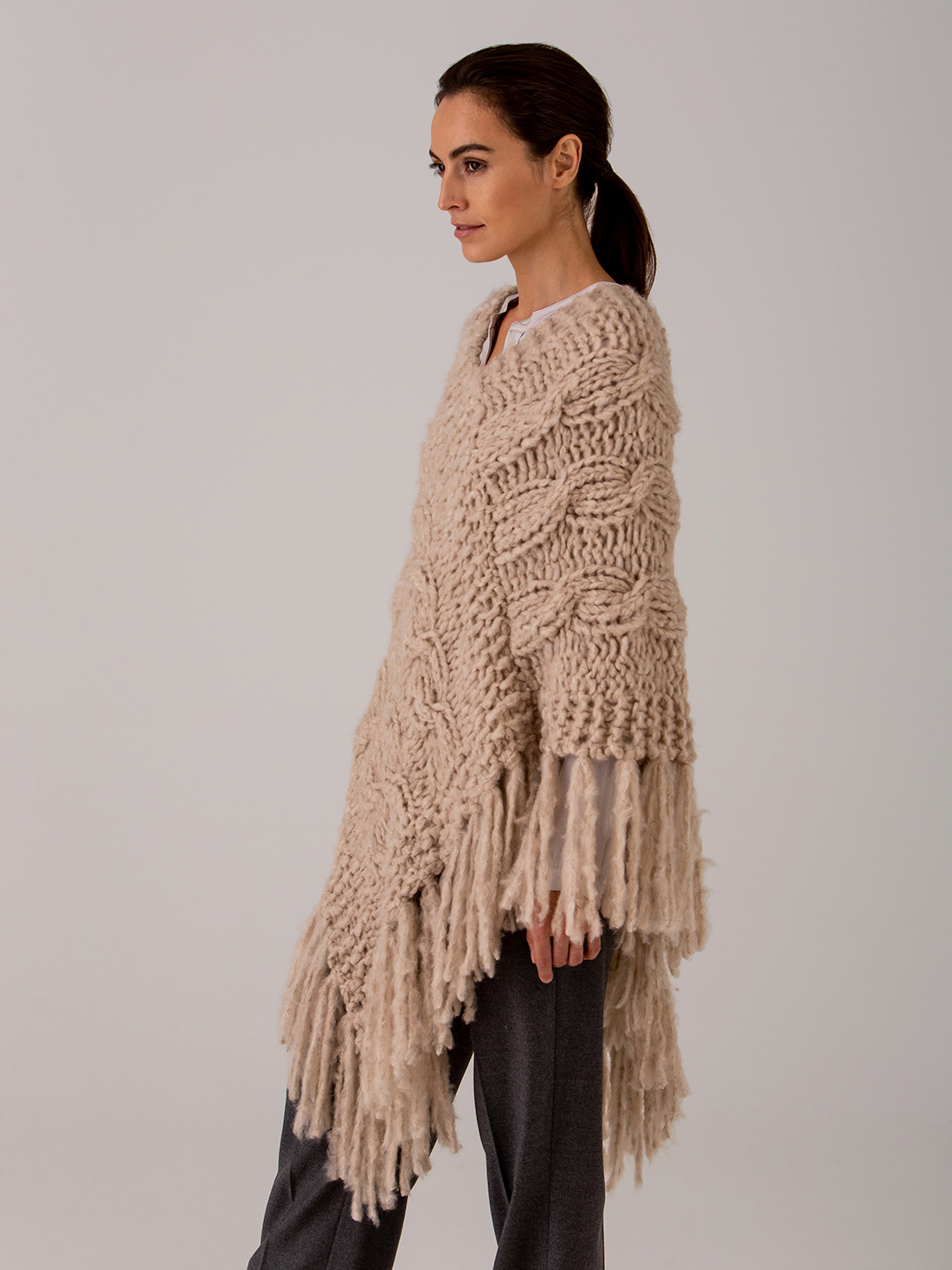 Detailansicht von Poncho aus Cashmere von ELLA SILLA