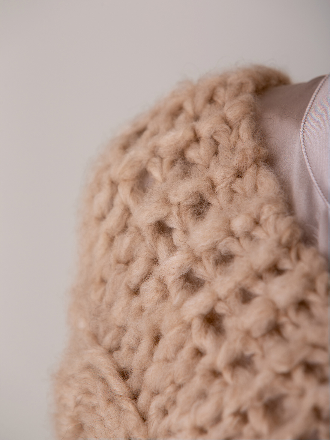 Detailansicht von Poncho aus Cashmere von ELLA SILLA