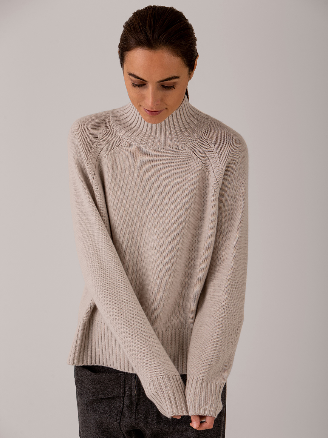 Detailansicht von Turtleneck Pullover aus Schurwolle von ALLUDE