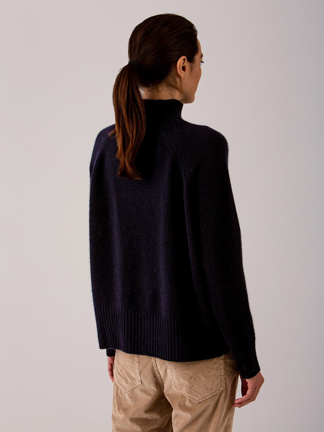 Detailansicht von Turtleneck Pullover aus Schurwolle von ALLUDE